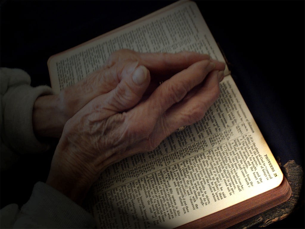 old man pray