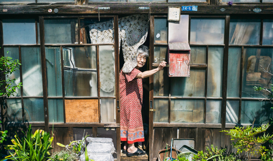 How do the elderly live in Tokyo