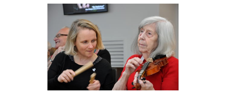 Elderly playing violon